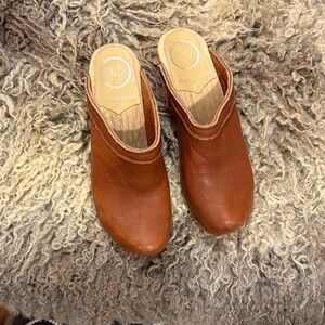 No. 6 Women's Brown Leather Mules